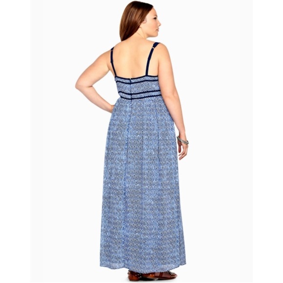 ♥️TORRID Geo Print Blue Maxie Dress - Picture 2 of 8
